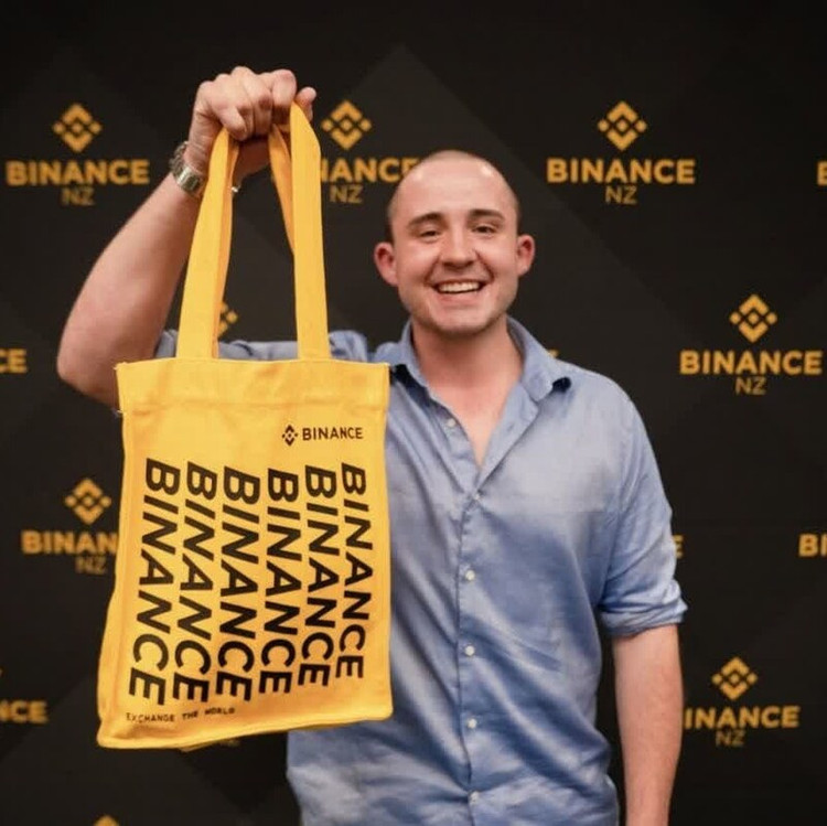 ساک دوشی پارچه ای بایننس مخصوص باشگاه تریدرهای حرفه ای Binance